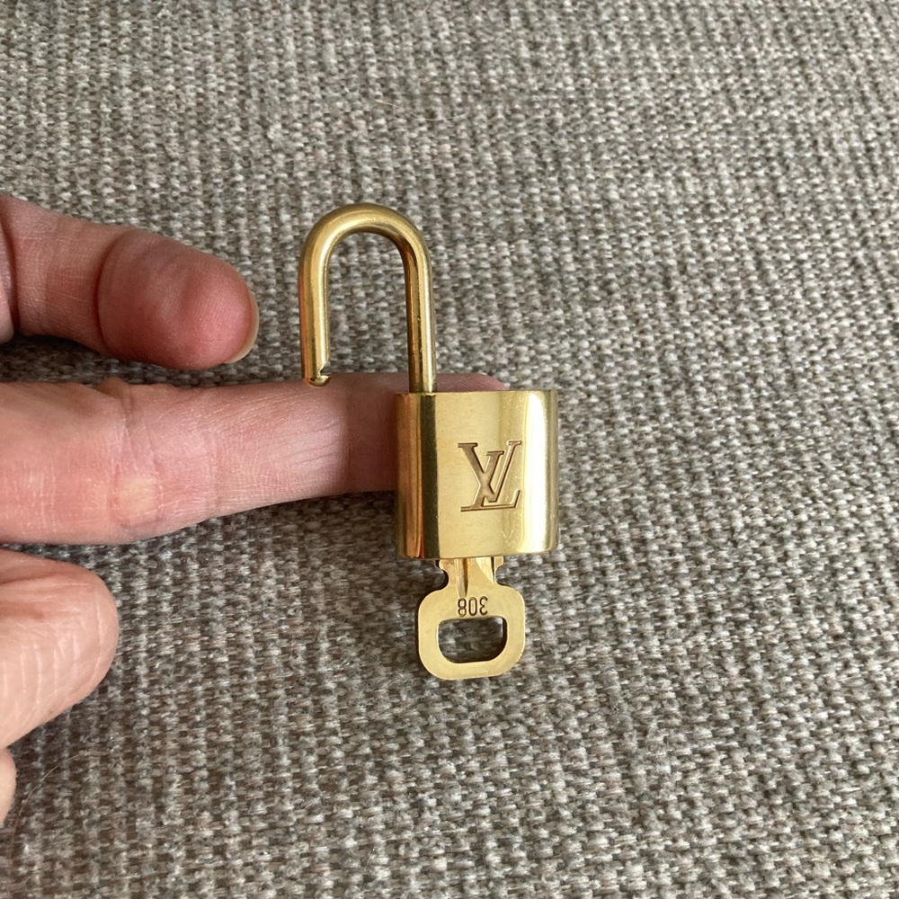 LV 🔐 308